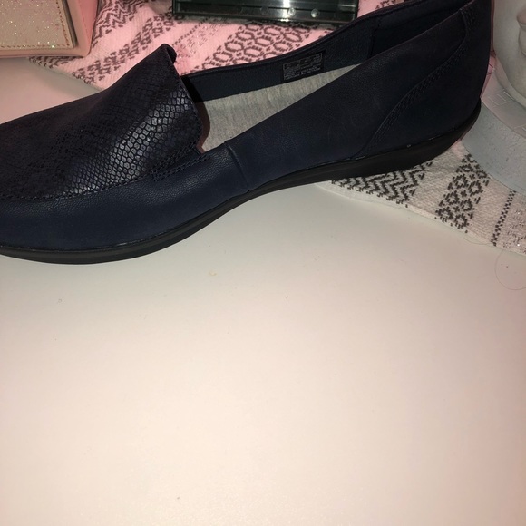 Brand new Clark’s Cloudsteppers Ayla River shoe in blue faux snakeskin - Picture 3 of 5
